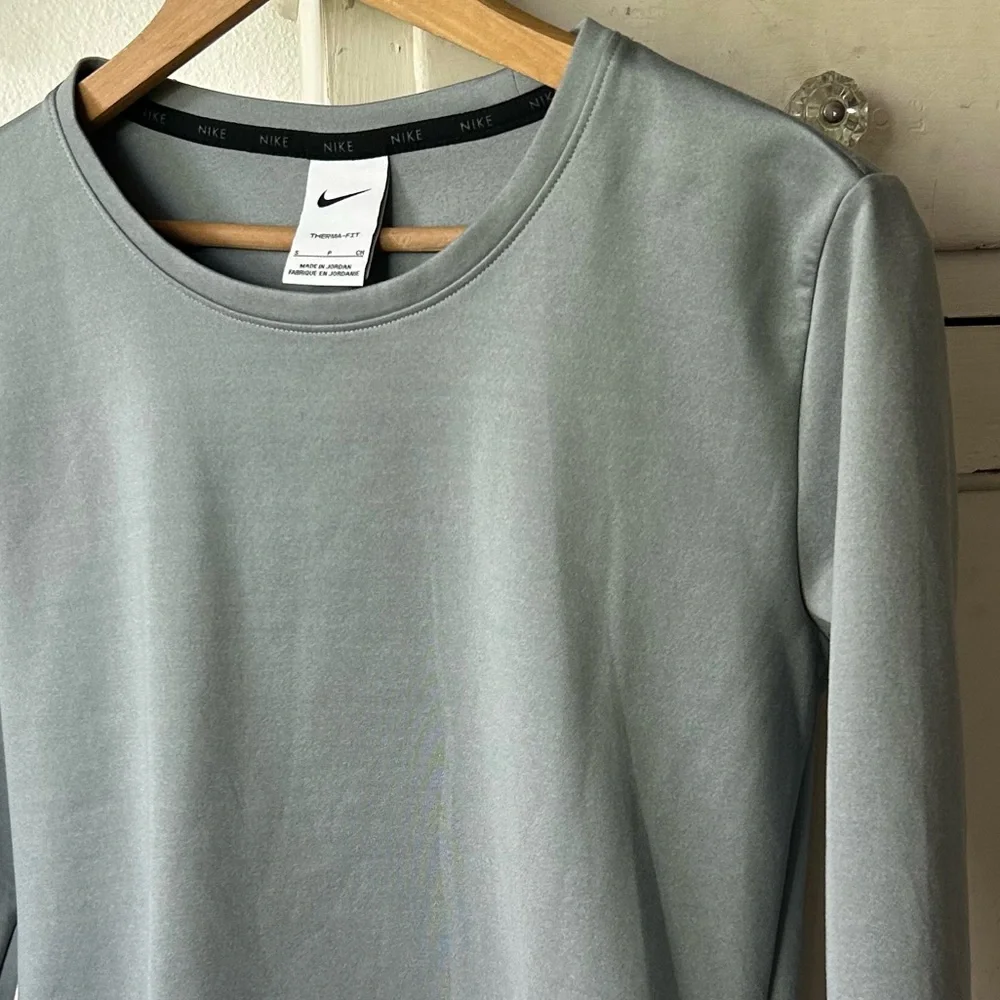 Nike | Women's ‘Particle Grey’ Therma-FIT Long Sleeve Crewneck Slit Hem Top Sz S